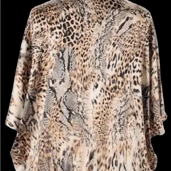 Chicos Brand new with tags v neck Dolman sleeve Animal /Snake 3  XL $99.00 silky - Picture 2 of 7